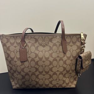 Coach City Zip Tote in Signature Canvas with Matching Keychain Wallet